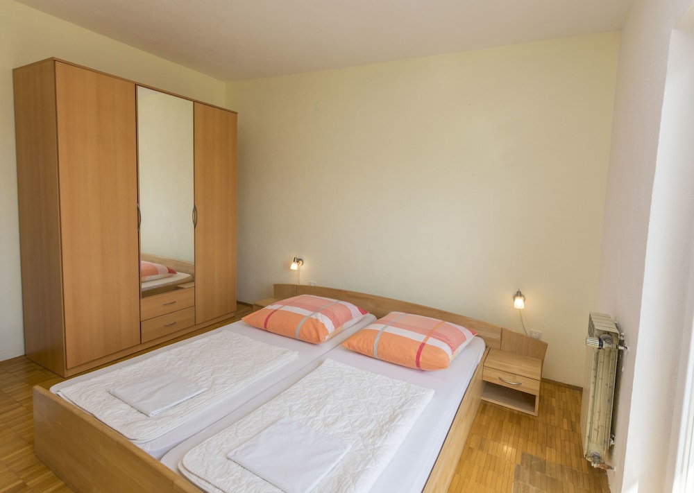 Apartments Jelka