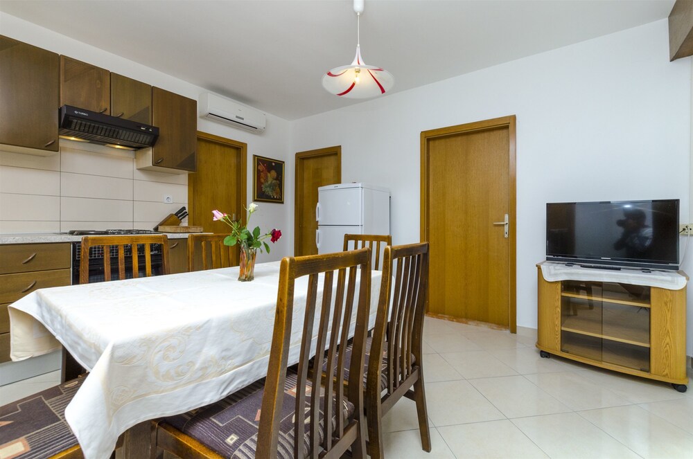 Apartments Karmela