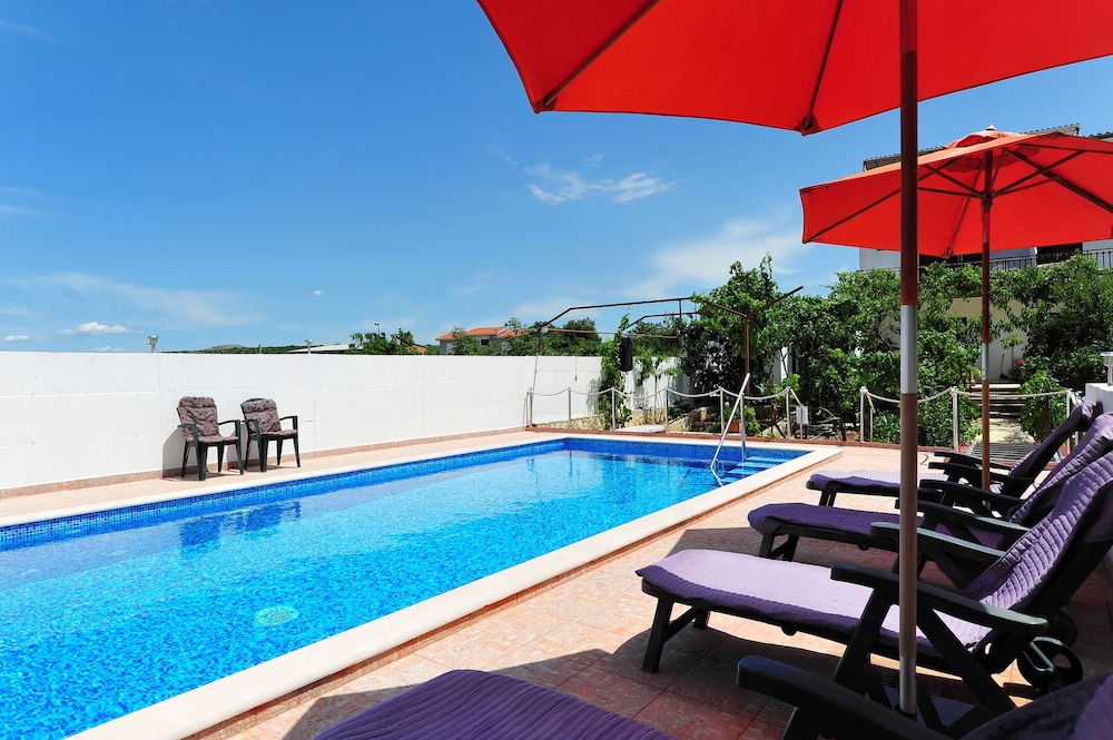 Apartments Villa Velin