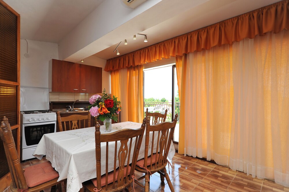 Apartments Villa Velin