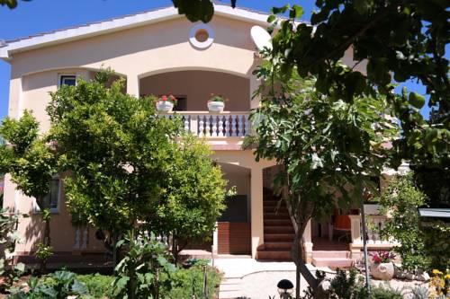 Apartments Biskup