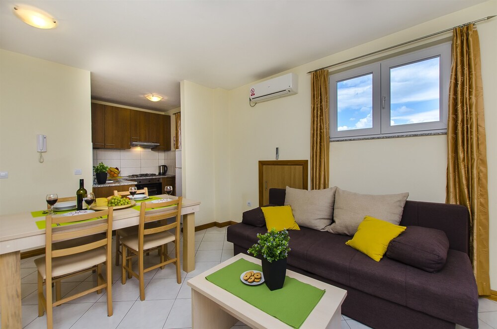 Apartments Glavan