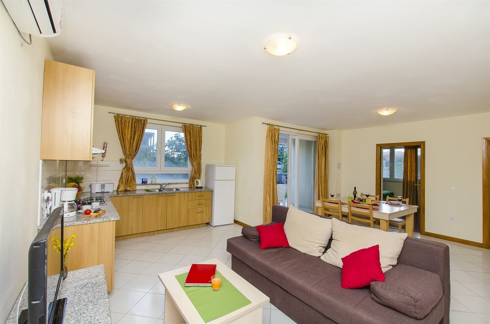 Apartments Glavan