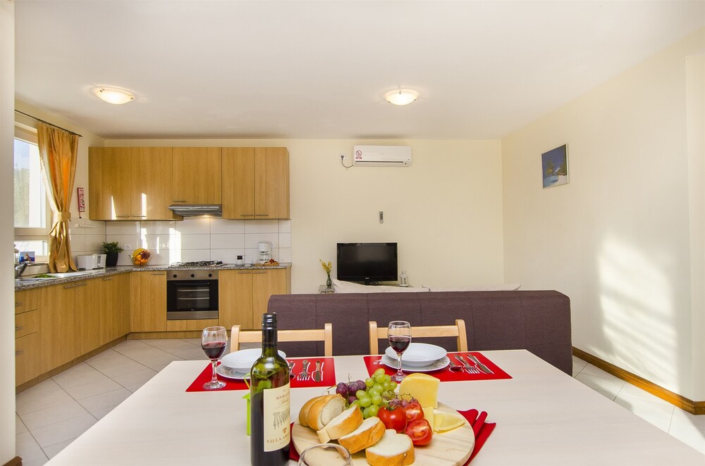 Apartments Glavan