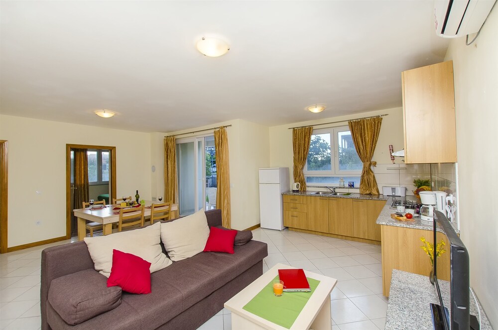 Apartments Glavan