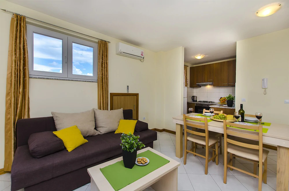 Apartments Glavan