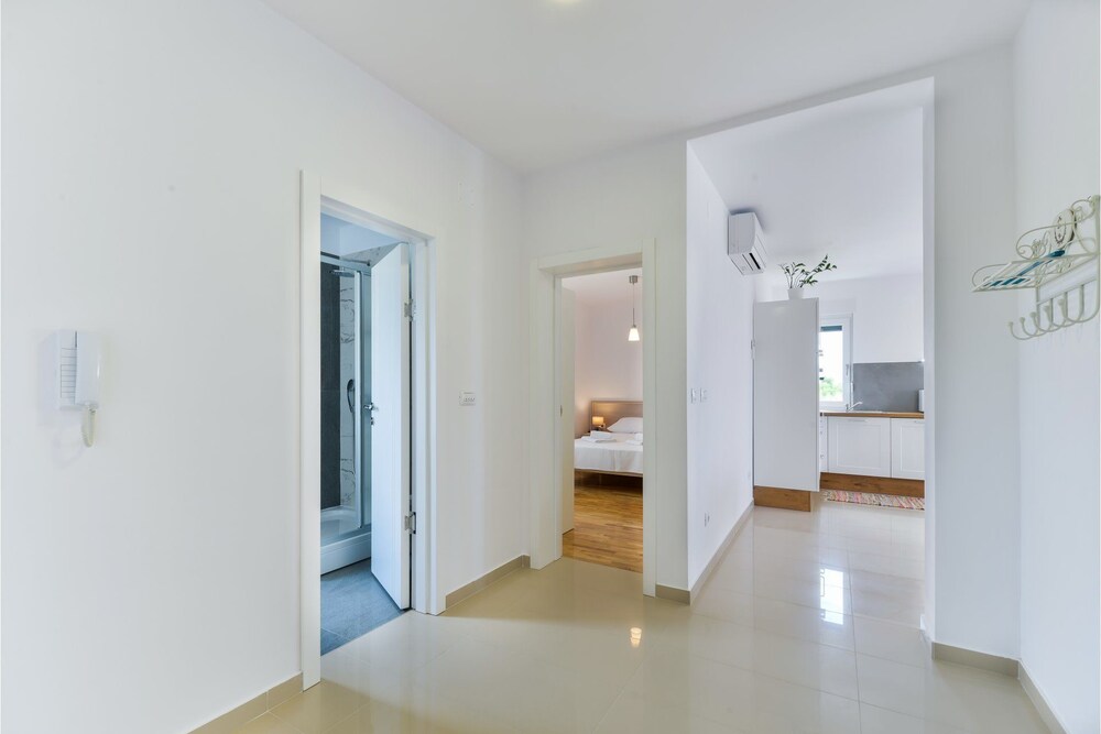 Crowonder Luxury Marijana Apartments