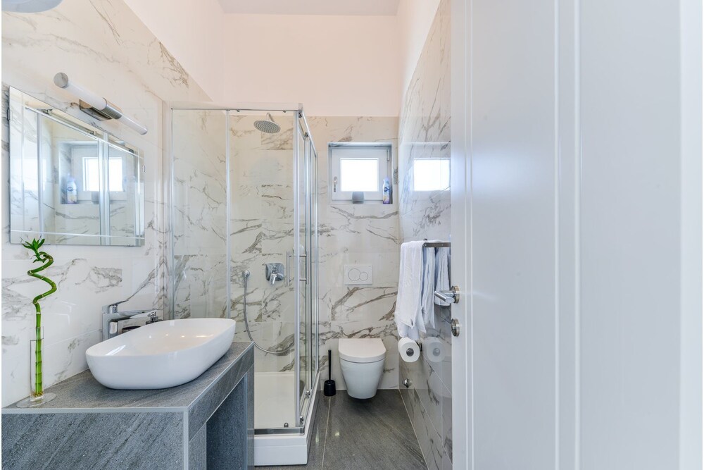 Crowonder Luxury Marijana Apartments