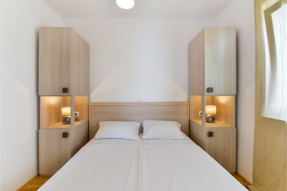 Crowonder Luxury Marijana Apartments