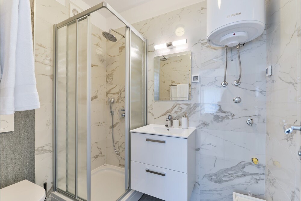 Crowonder Luxury Marijana Apartments