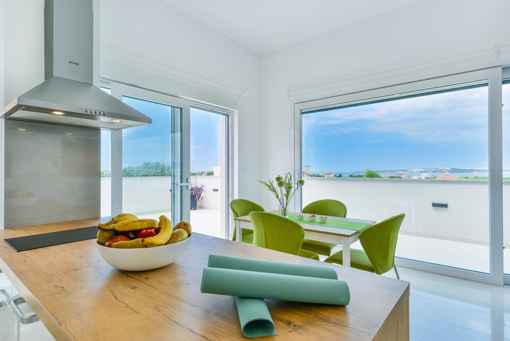 Crowonder Luxury Marijana Apartments
