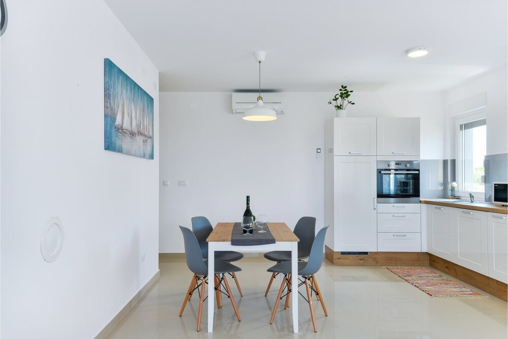 Crowonder Luxury Marijana Apartments