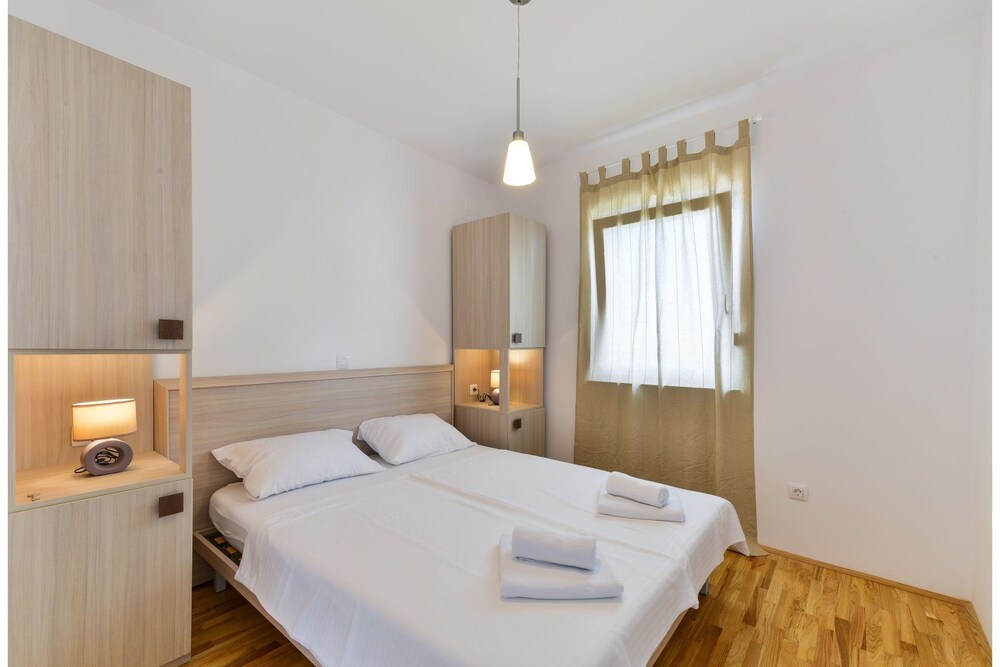 Crowonder Luxury Marijana Apartments
