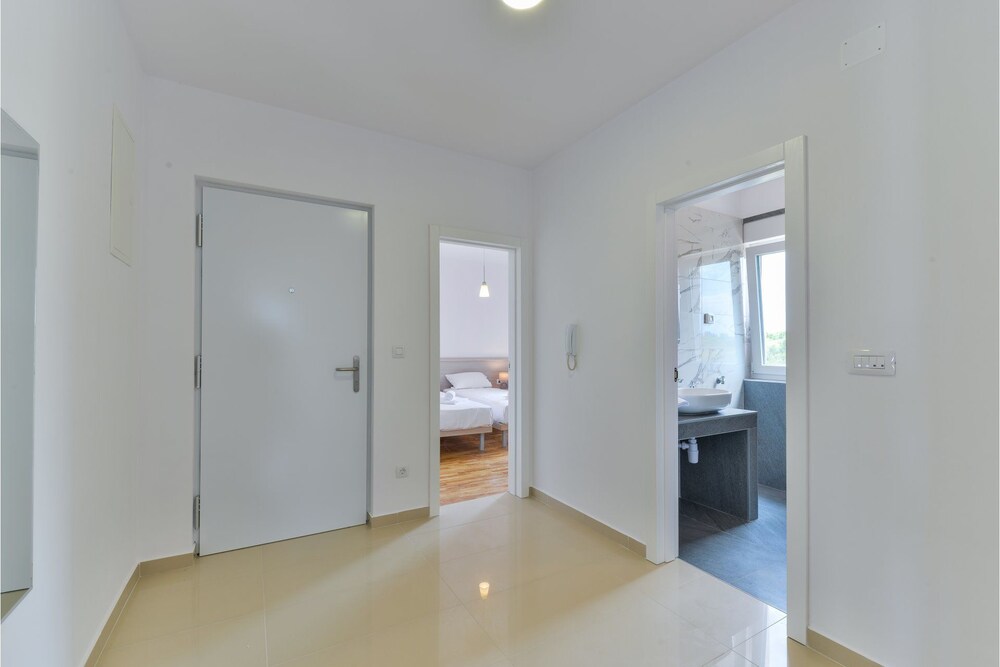 Crowonder Luxury Marijana Apartments