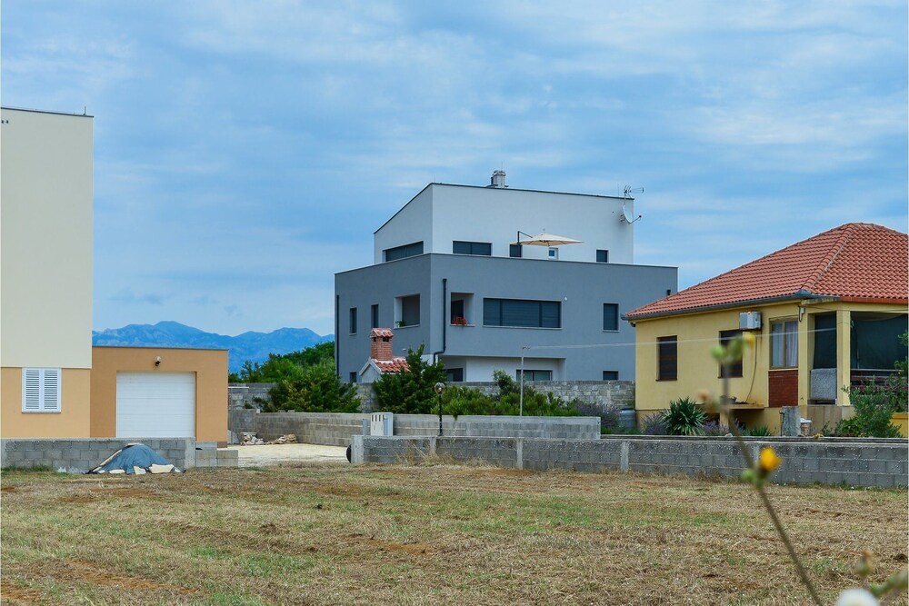 Crowonder Luxury Marijana Apartments