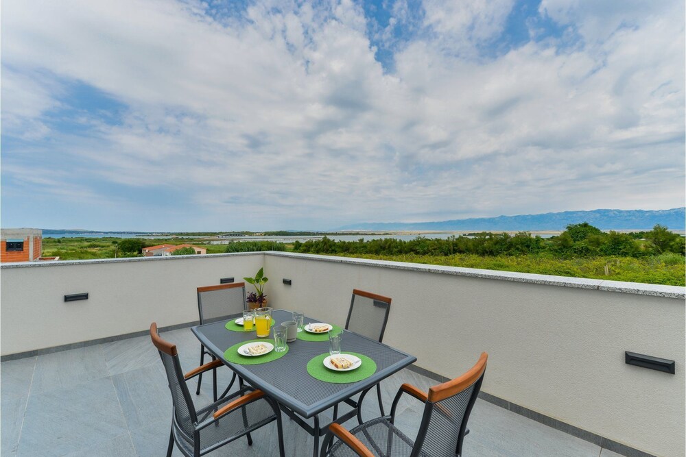 Crowonder Luxury Marijana Apartments