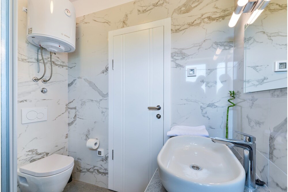 Crowonder Luxury Marijana Apartments
