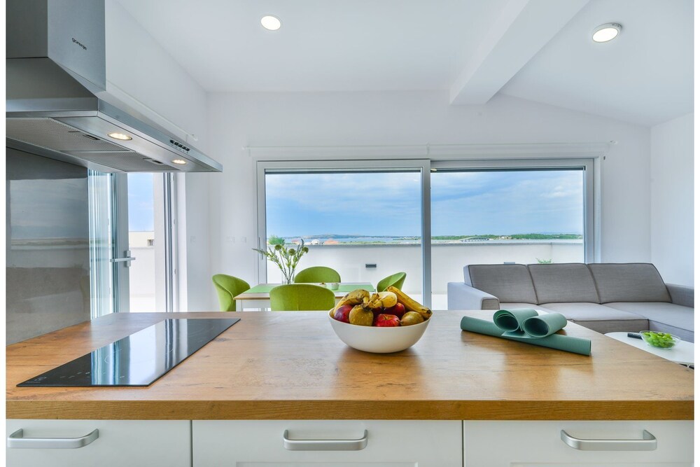 Crowonder Luxury Marijana Apartments
