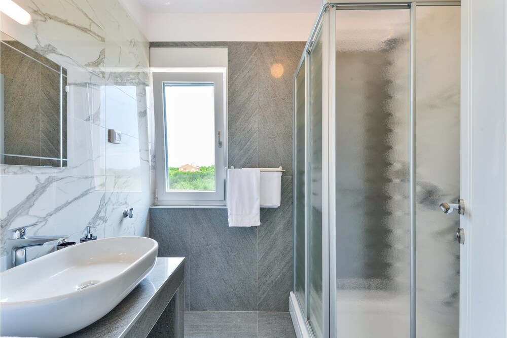 Crowonder Luxury Marijana Apartments