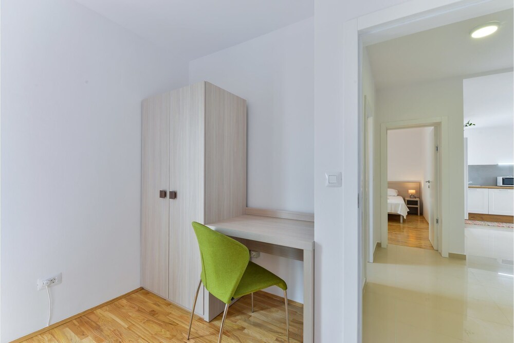 Crowonder Luxury Marijana Apartments