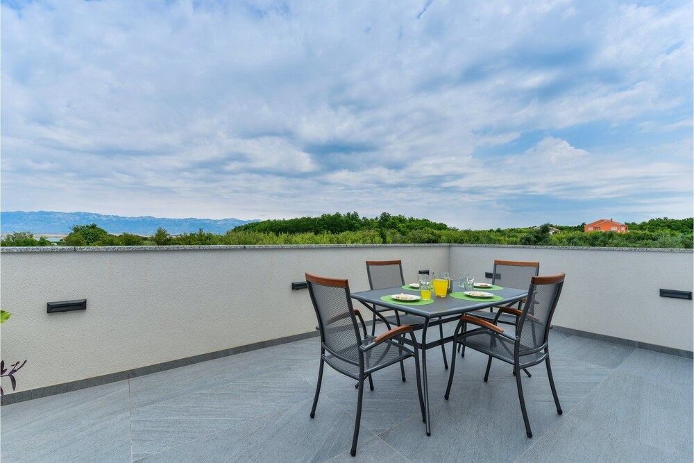Crowonder Luxury Marijana Apartments