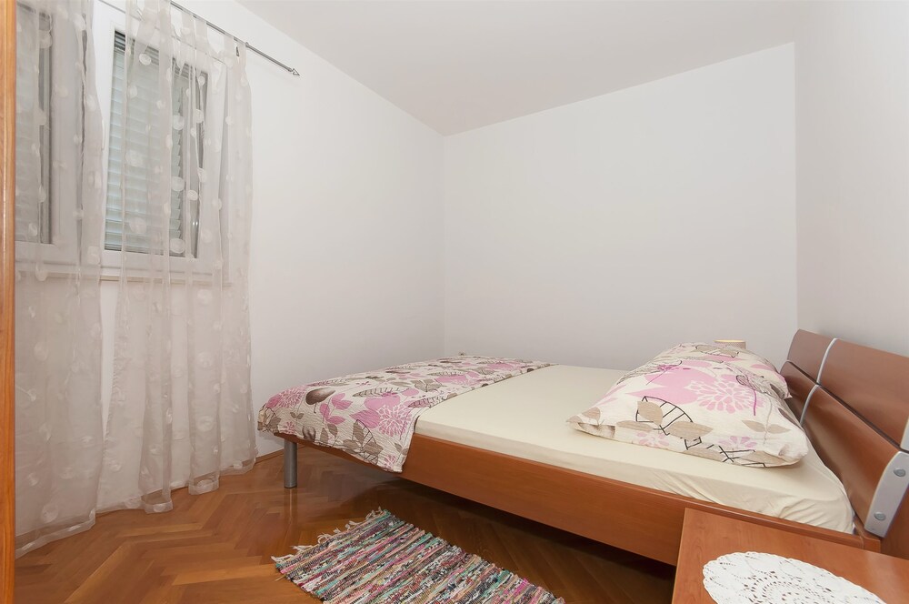 Apartments Ema