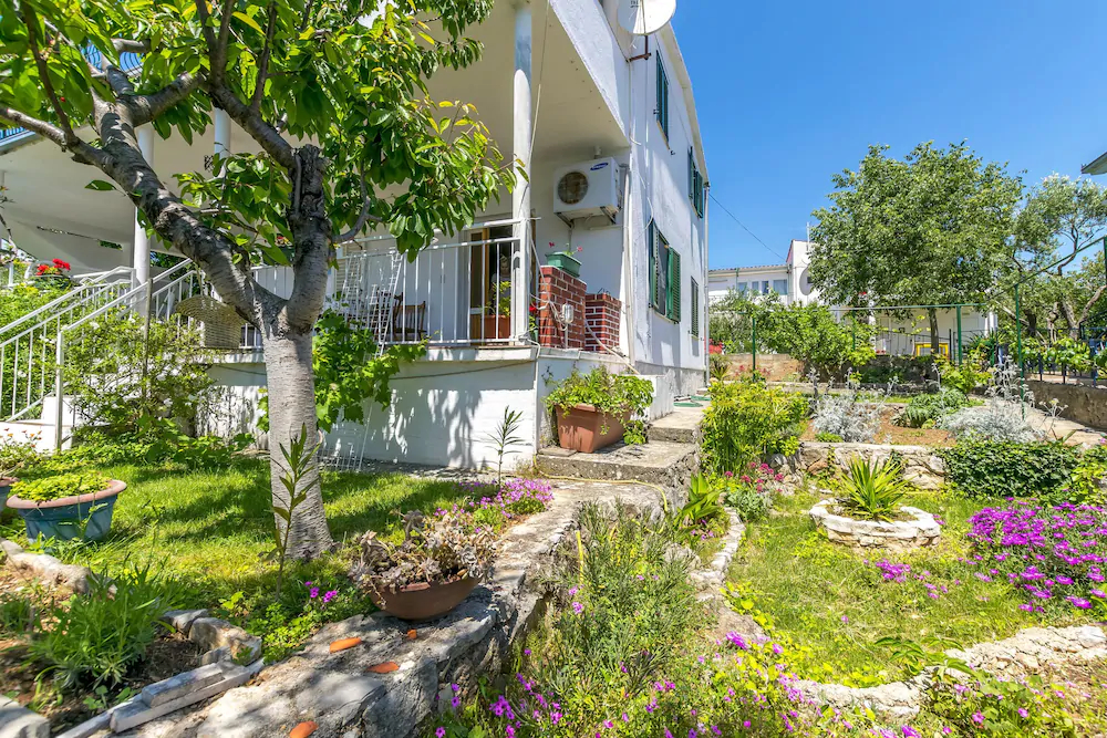 Apartments Garden by The Sea