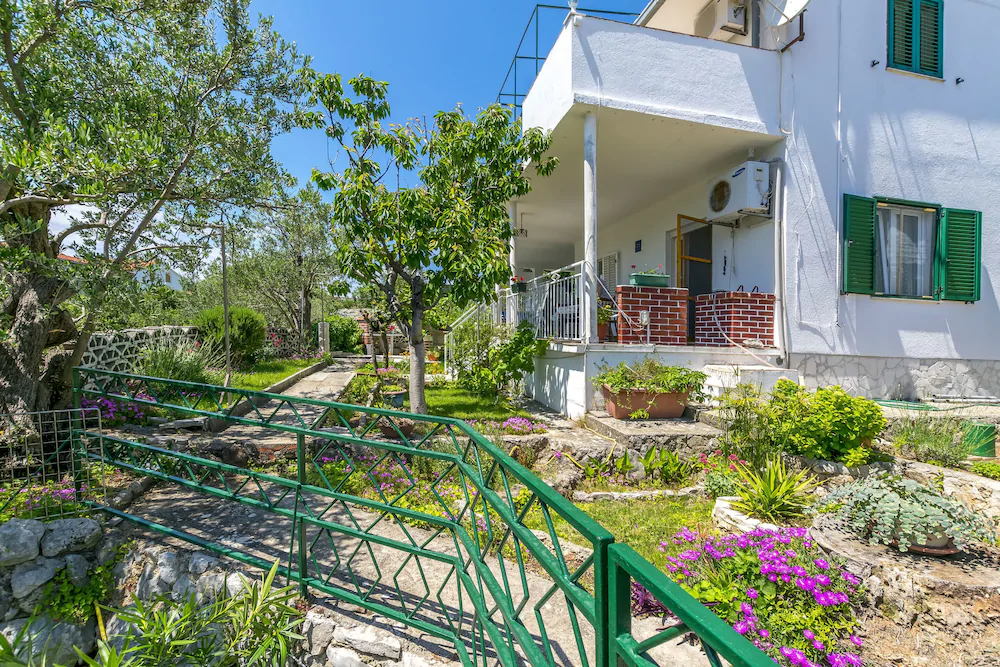 Apartments Garden by The Sea