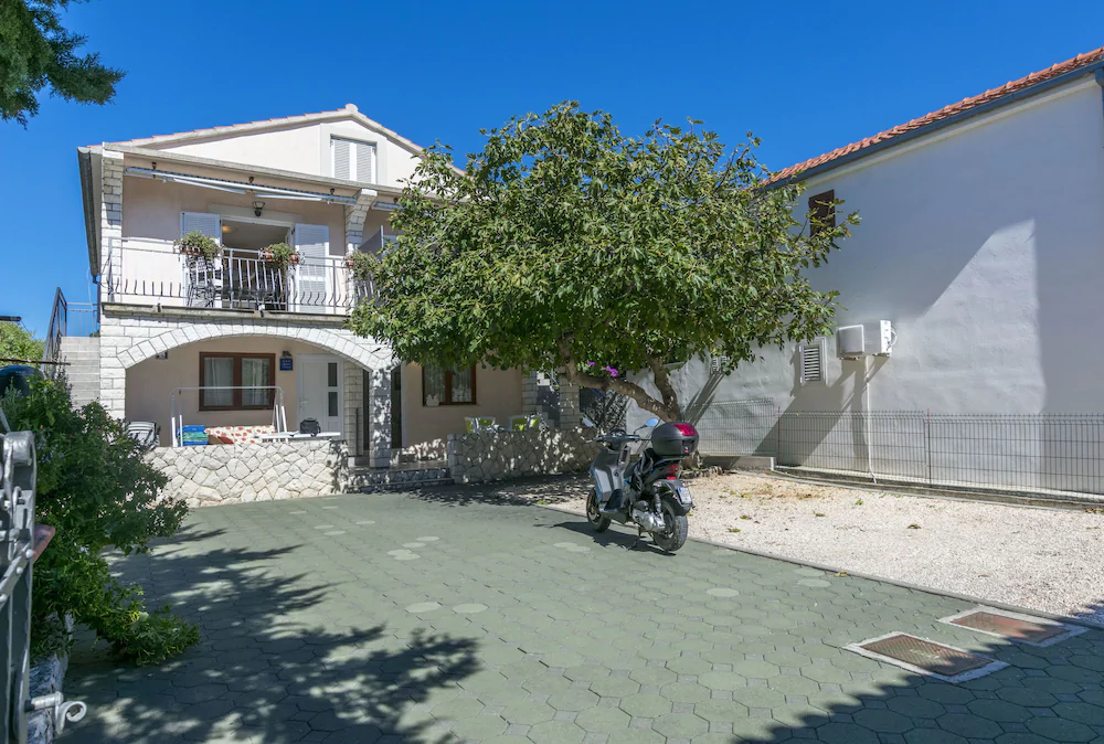 Apartments Ljubomir