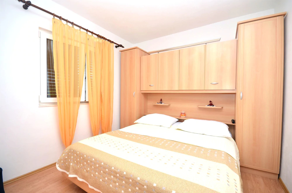 Apartments Mirta