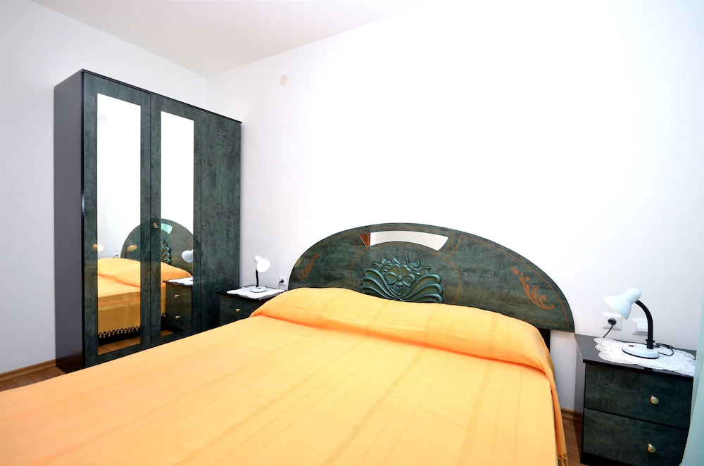 Apartments Mirta