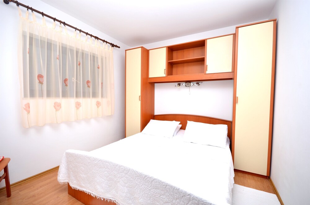 Apartments Mirta