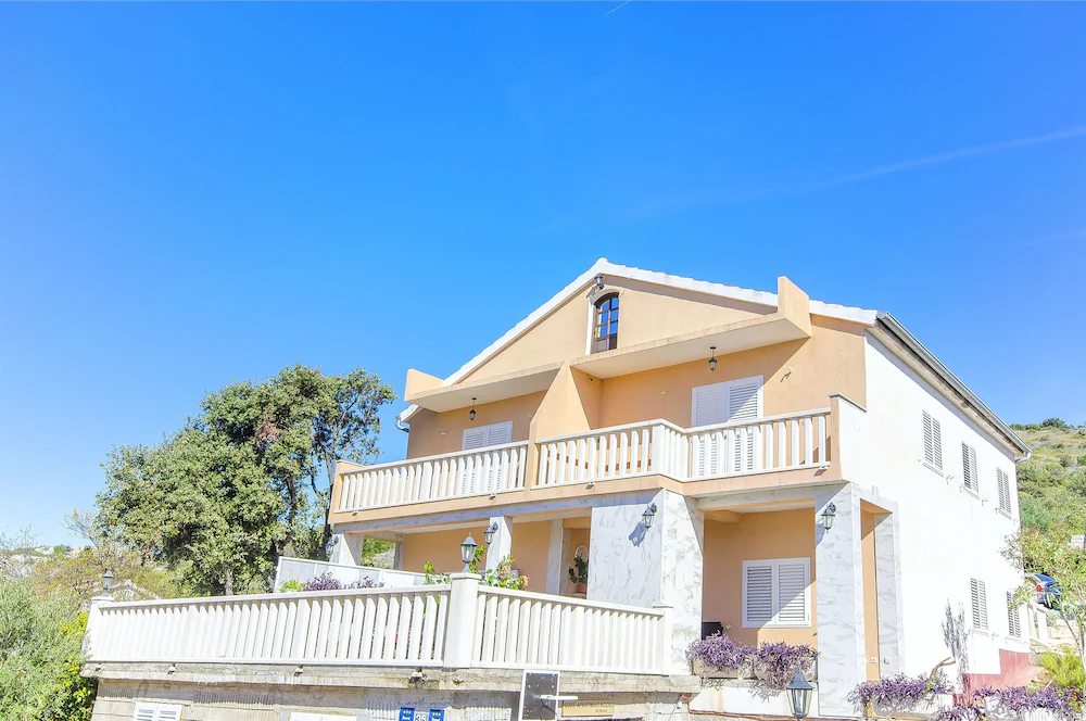 Apartments Pera