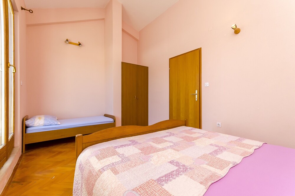 Apartments Ugrina