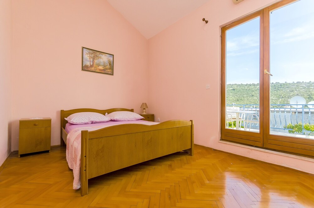 Apartments Ugrina