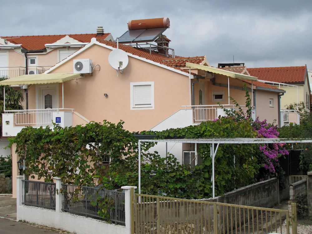 Apartments Zdravko