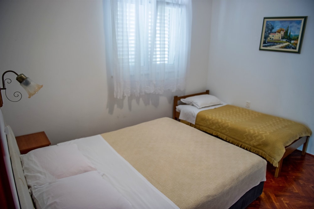 Apartments Zdravko