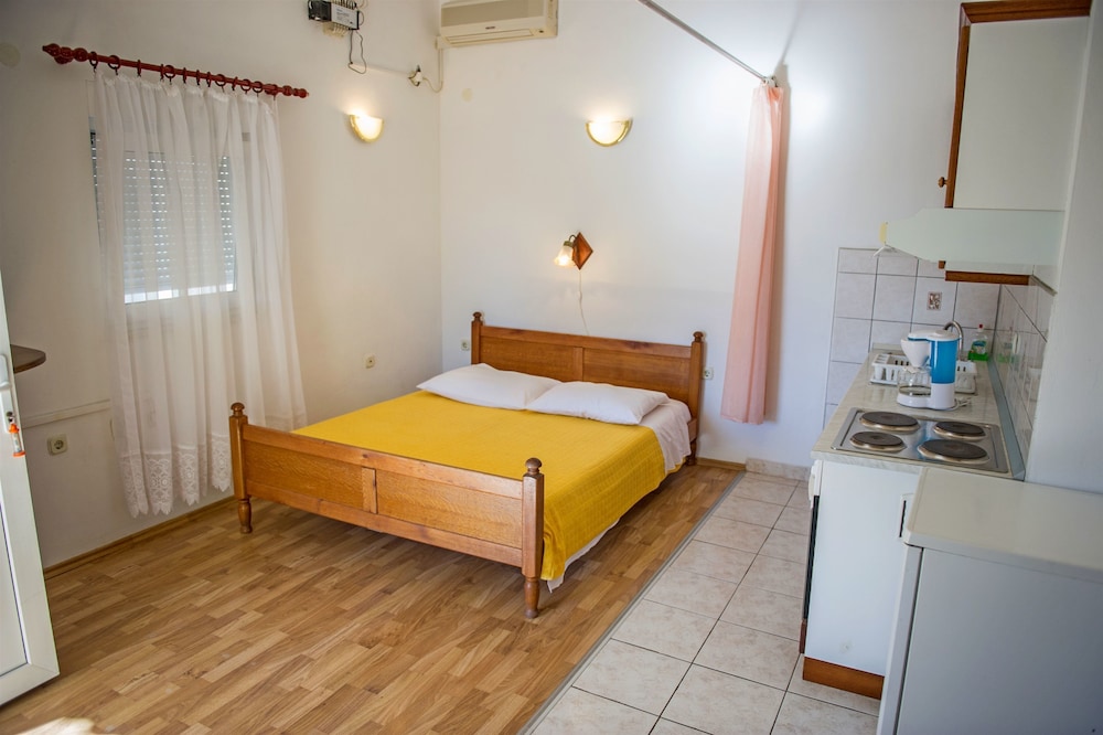Apartments Zdravko