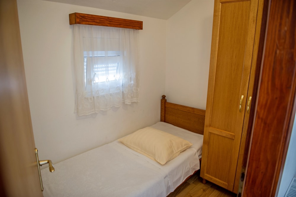 Apartments Zdravko