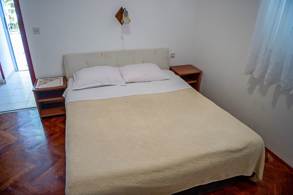 Apartments Zdravko
