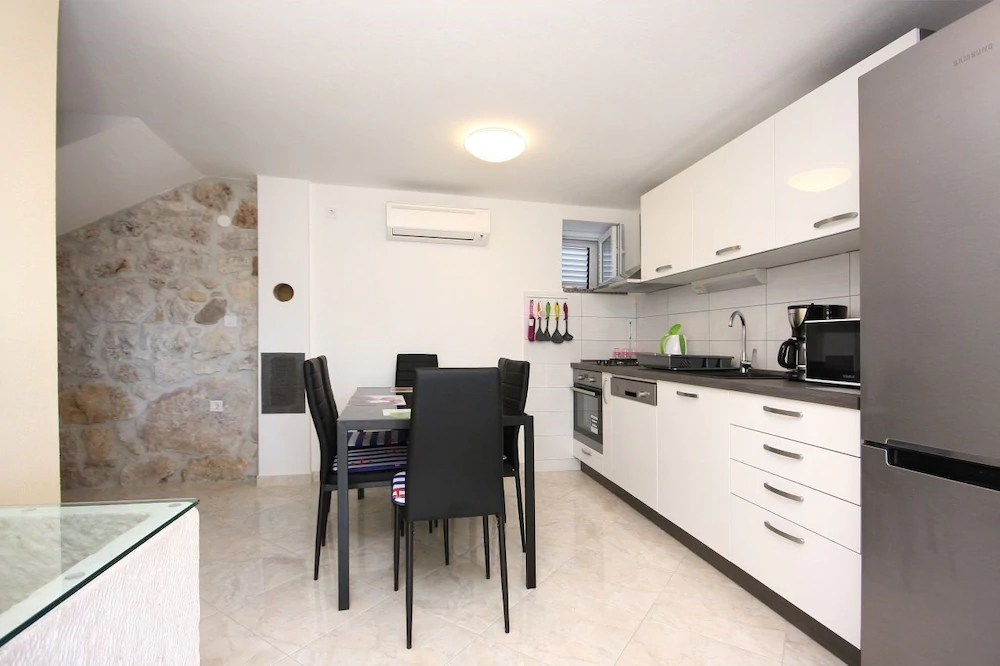 Holiday House Neda