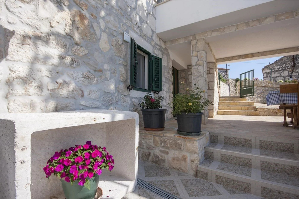 Holiday House Neda
