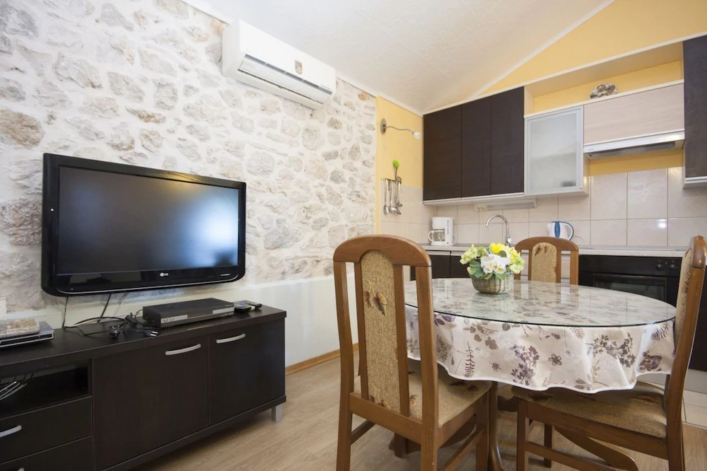 Holiday House Neda