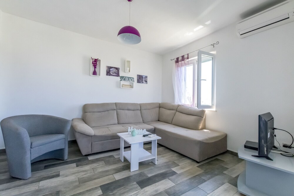 House Sahara