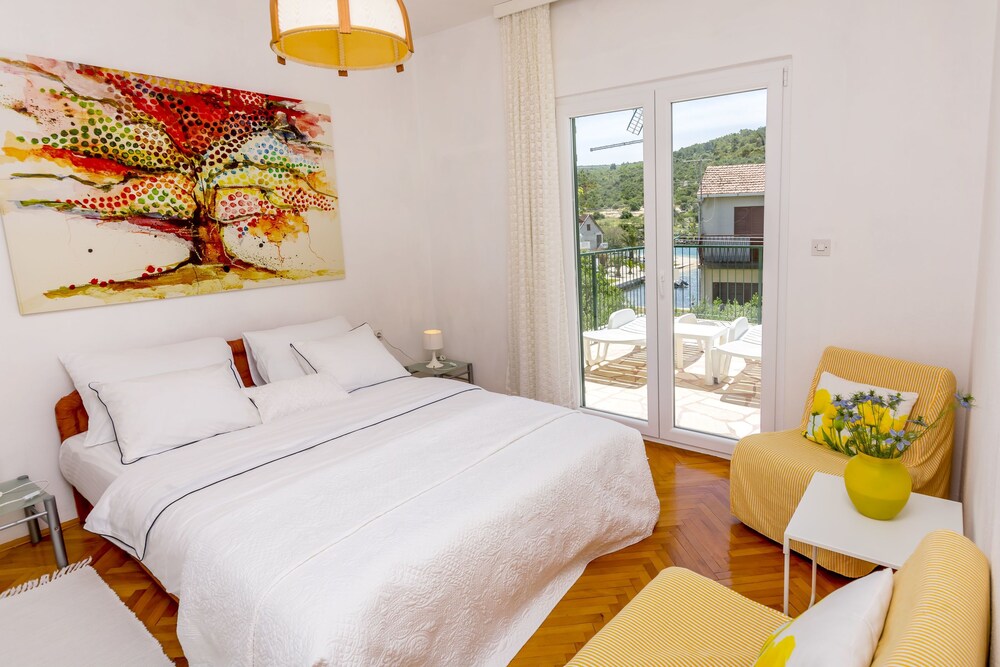 House Suncani Dvori