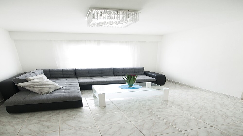Villa Mona