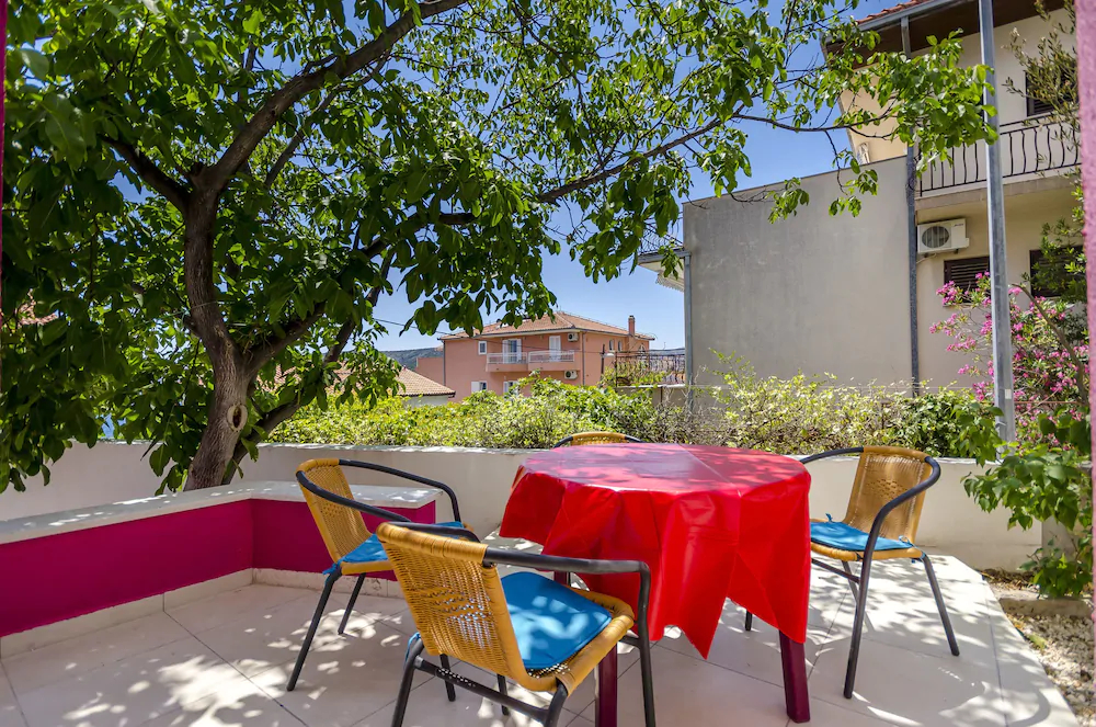 Apartments Pupa