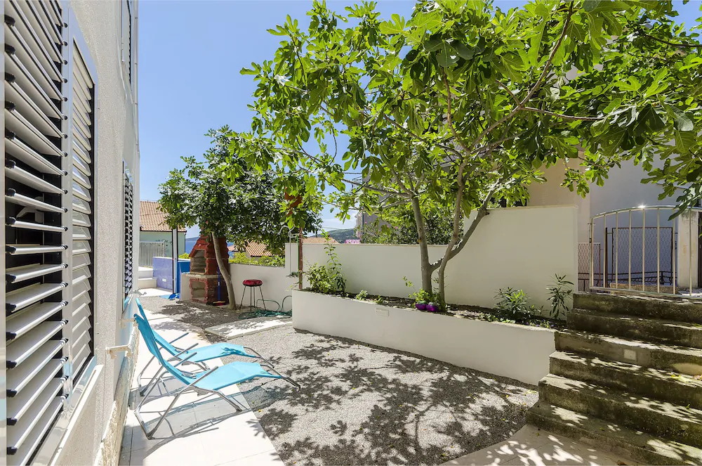 Apartments Pupa