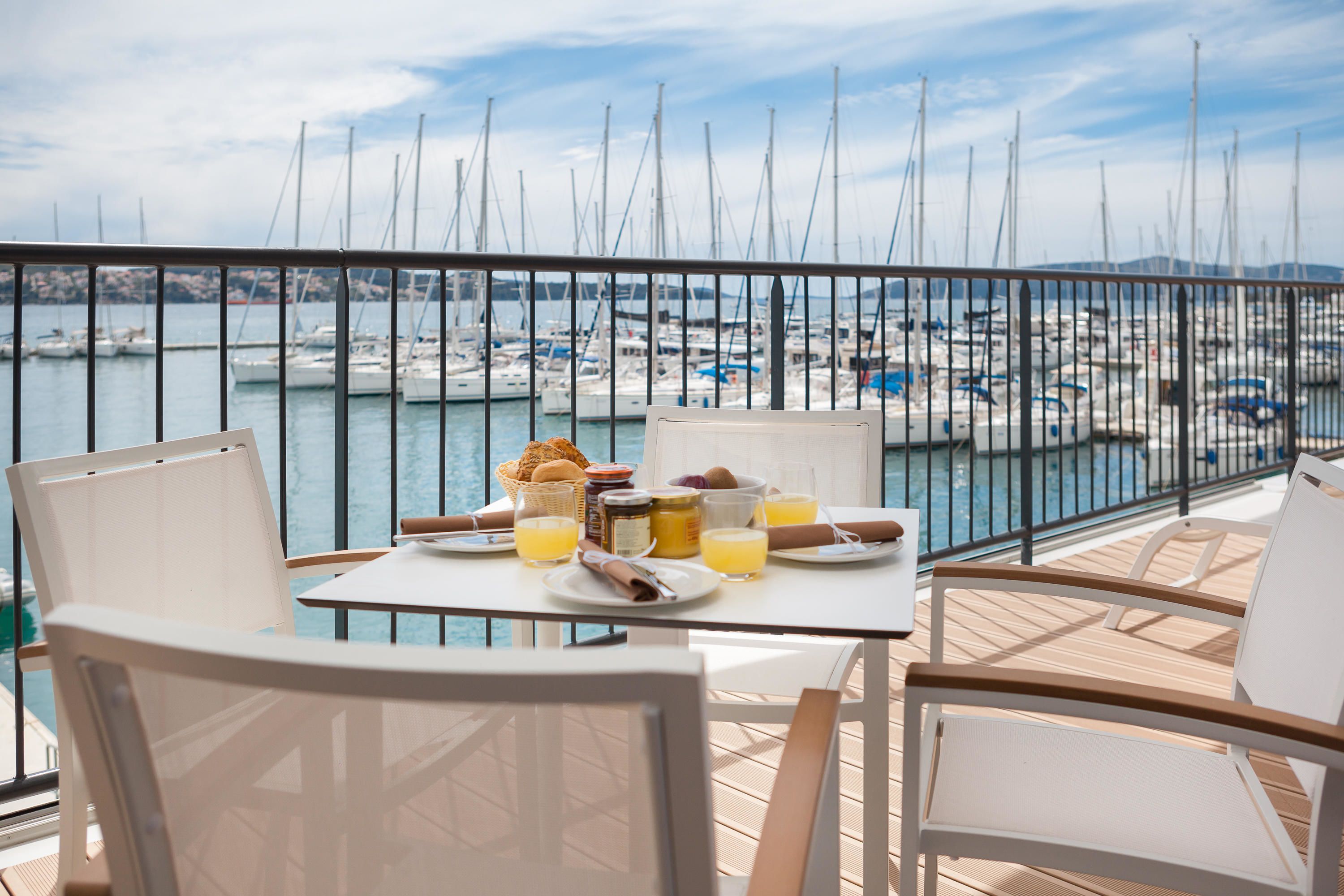 Marina Baotic Apartments