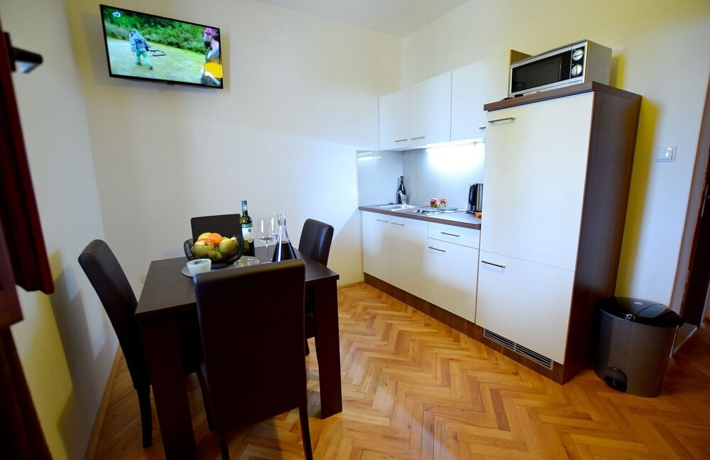 Apartments La Room